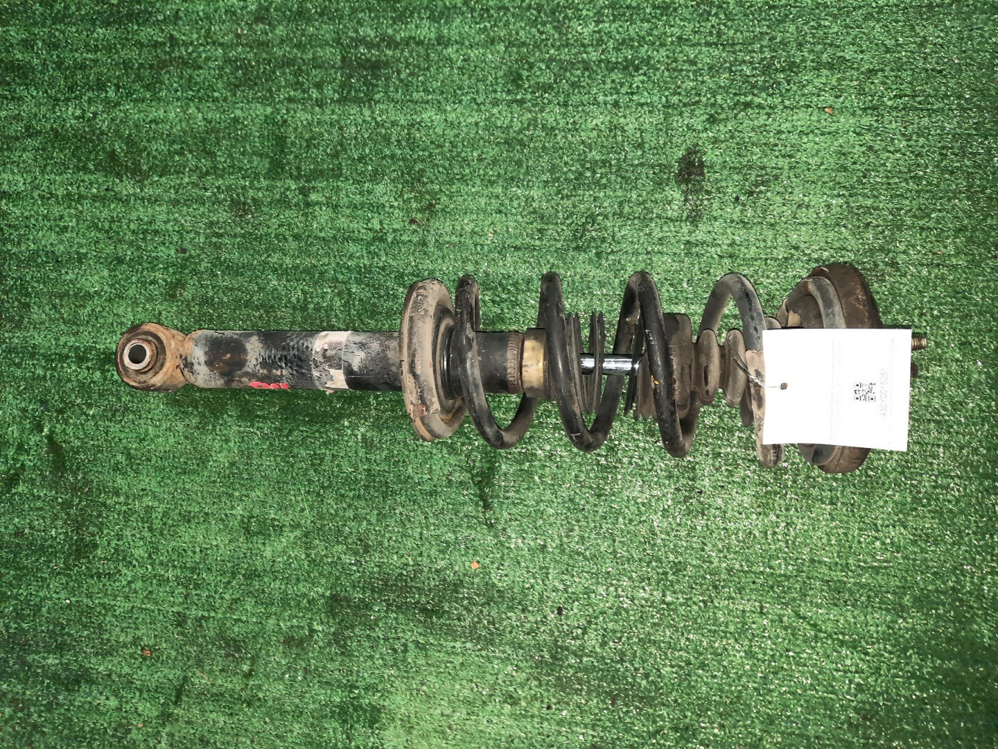 Стойка правая задняя NISSAN BLUEBIRD, PRIMERA QU14, HU14, EU14, P11, WP11, QP11, HP11, WQP11, WHP11 QG18DE, QG18DD, SR20DE, SR20VE, SR18DE 1 ракурс