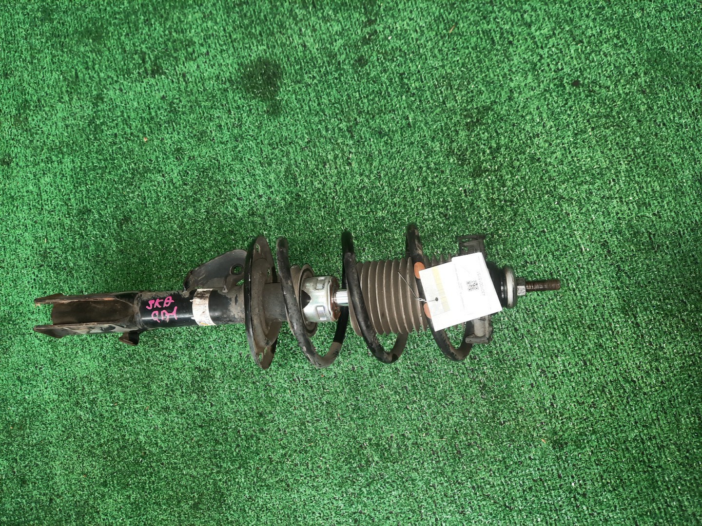 Стойка левая передняя HONDA FIT GD3, GD1 L15A, L13A 1 ракурс