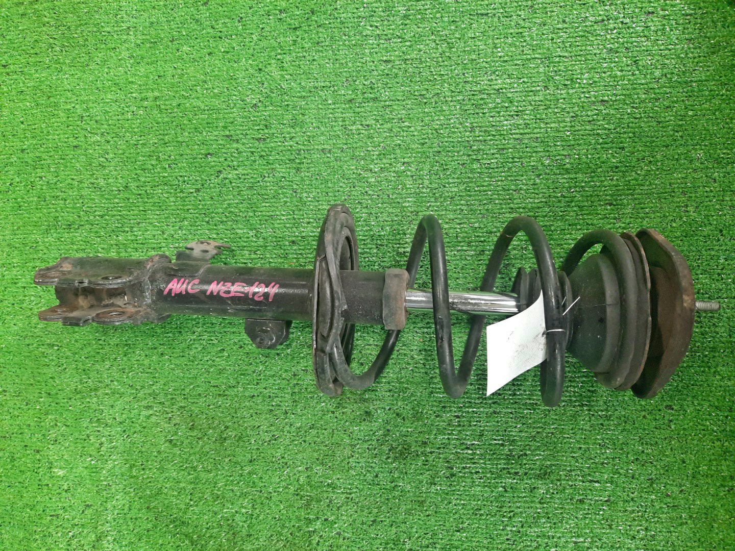 Стойка левая передняя TOYOTA COROLLA, PREMIO, COROLLA SPACIO, WISH, ALLION, COROLLA FIELDER, ALLEX, COROLLA RUNX, WILL VS, COROLLA  AXIO ZZE124, NZE121, NZE120, ZZE122, NZE124, CE121, ZRT265, ZZT240, NZT240, ZRT260, ZZT245, NZT260, ZRT261, NZE121N, Z