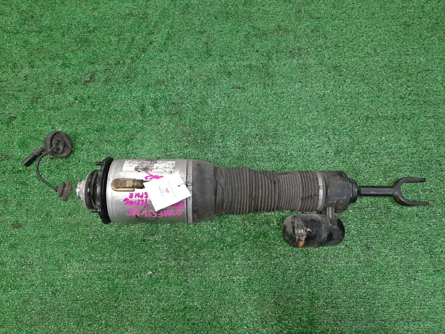 Стойка правая передняя BENTLEY FLYING SPUR 3W2 BWRA 1 ракурс