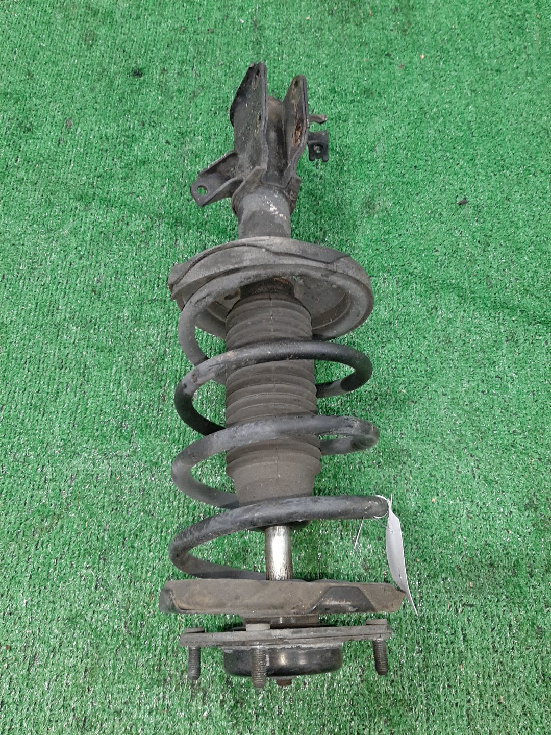 Стойка левая передняя MAZDA FAMILIA BJ5W, BJ5P, BJFW, BJ8W, BJ3P, BJFP ZL-DE, FS-ZE, FP-DE, B3 1 ракурс