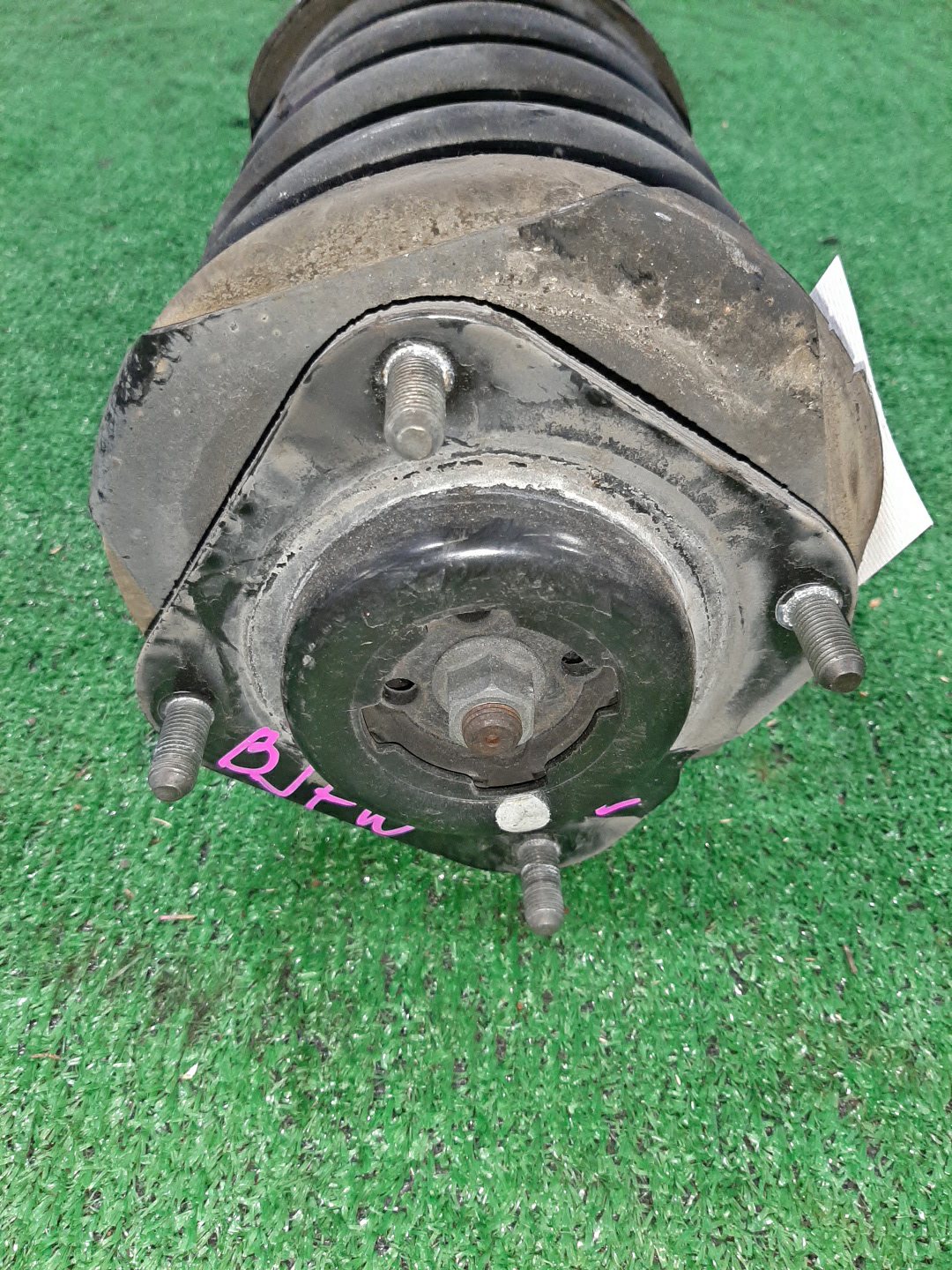 Стойка левая передняя MAZDA FAMILIA BJ5W, BJ5P, BJFW, BJ8W, BJ3P, BJFP ZL-DE, FS-ZE, FP-DE, B3 2 ракурс