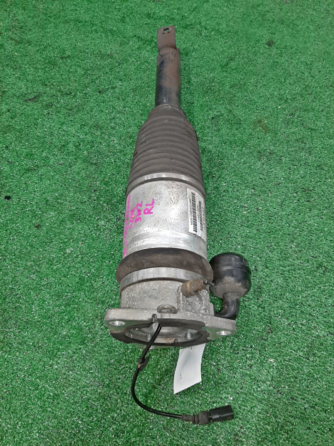 Стойка левая задняя BENTLEY FLYING SPUR 3W2 BWRA 3W561001C 1 ракурс