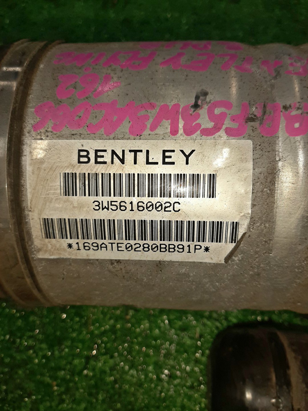 Стойка правая задняя BENTLEY FLYING SPUR 3W2 BWRA 3W561002C 3 ракурс