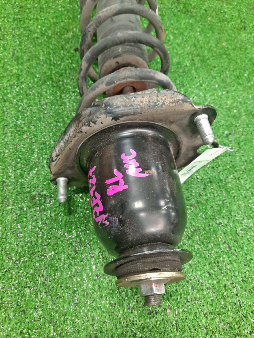 Стойка левая задняя TOYOTA COROLLA, OPA, PREMIO, COROLLA SPACIO, VISTA, ALLION, COROLLA FIELDER, ALLEX, COROLLA RUNX, SIENTA, WILL VS, VISTA ARDEO, COROLLA  AXIO NZE121, NZE120, NZE141, ZZE122, CE121, ZZE123, ACT10, ZCT10, ZZT240, NZT240, AZT240, NZE