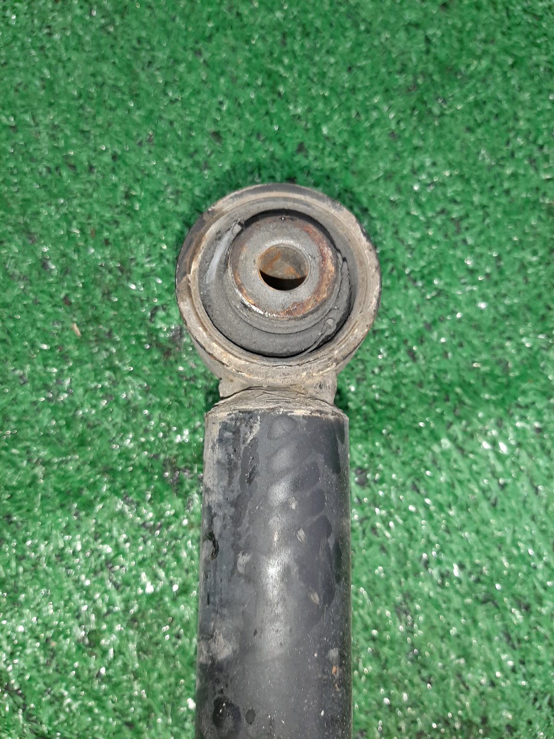 Стойка левая задняя MAZDA DEMIO DW3W, DW5W B3E, B3ME, B3, B5E, B5ME, B5 3 ракурс