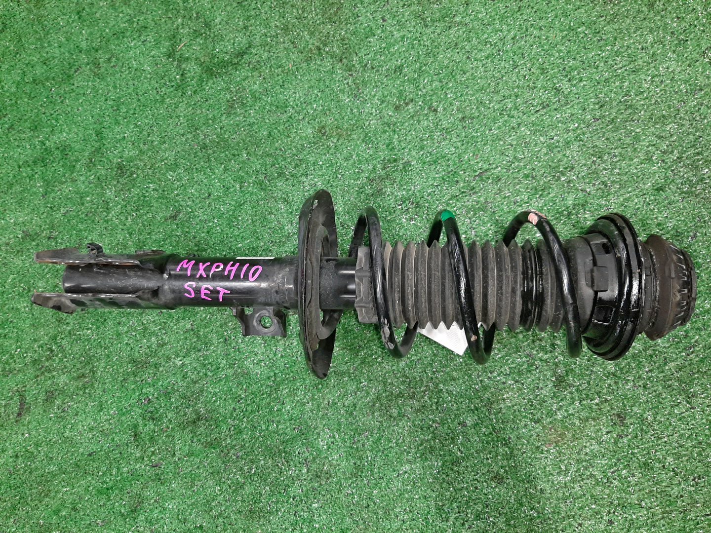 Стойка правая передняя TOYOTA YARIS MXPH10 M15A-FXE 1 ракурс