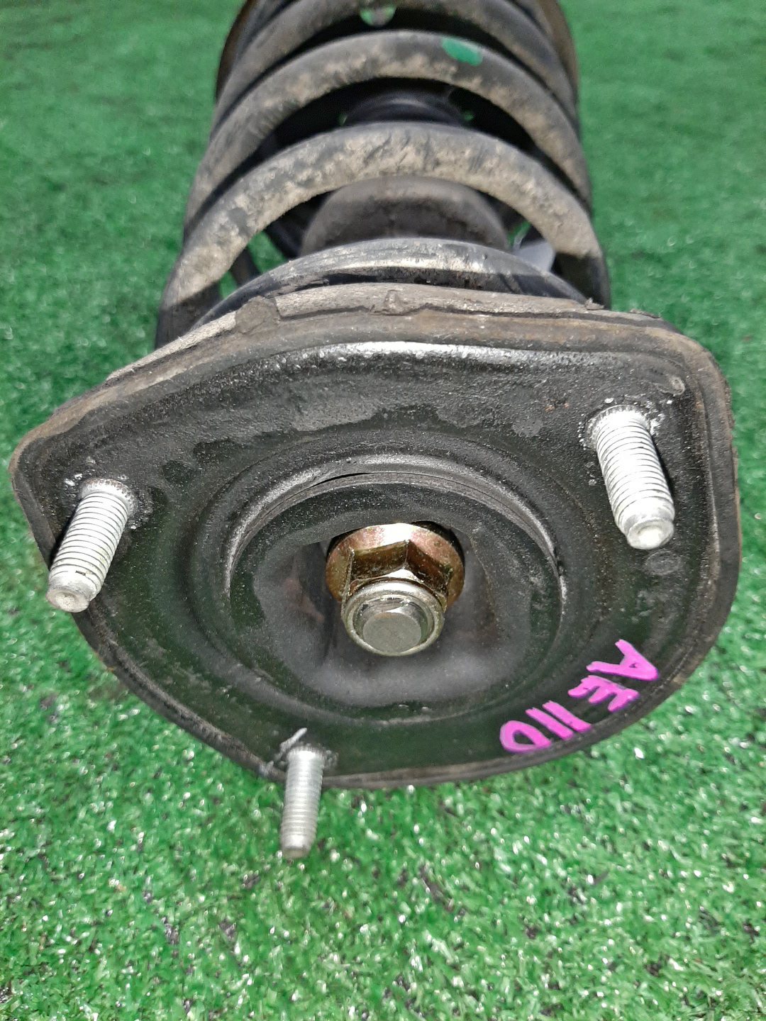 Стойка правая задняя TOYOTA CERES, COROLLA, COROLLA LEVIN, SPRINTER MARINO, SPRINTER, SPRINTER TRUENO, COROLLA FX AE100, AE101, AE111, AE110, EE101, EE111, CE100, CE110, EE108, CE113, CE102, CE108 5A-FE, 4A-FE, 4A-GE, 4E-FE, 2C, 3E, 3C-E 2 ракурс