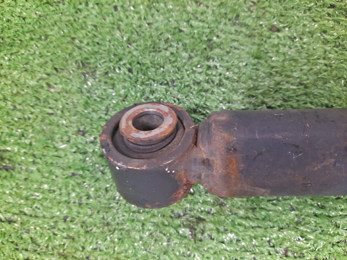 Стойка левая задняя NISSAN PRIMERA P12, QP12, TP12, HP12, RP12, WTP12, WHP12, WRP12 QG18DE, QR20DE, SR20VE, QR25DD 3 ракурс