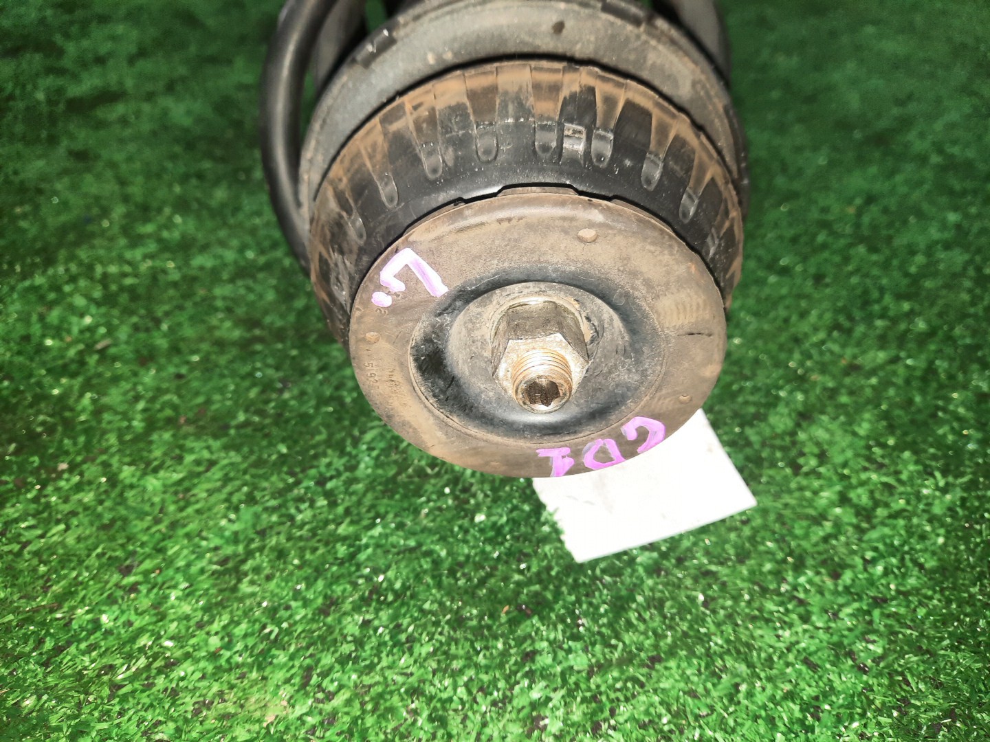 Стойка левая передняя HONDA FIT GD3, GD1 L15A, L13A 2 ракурс