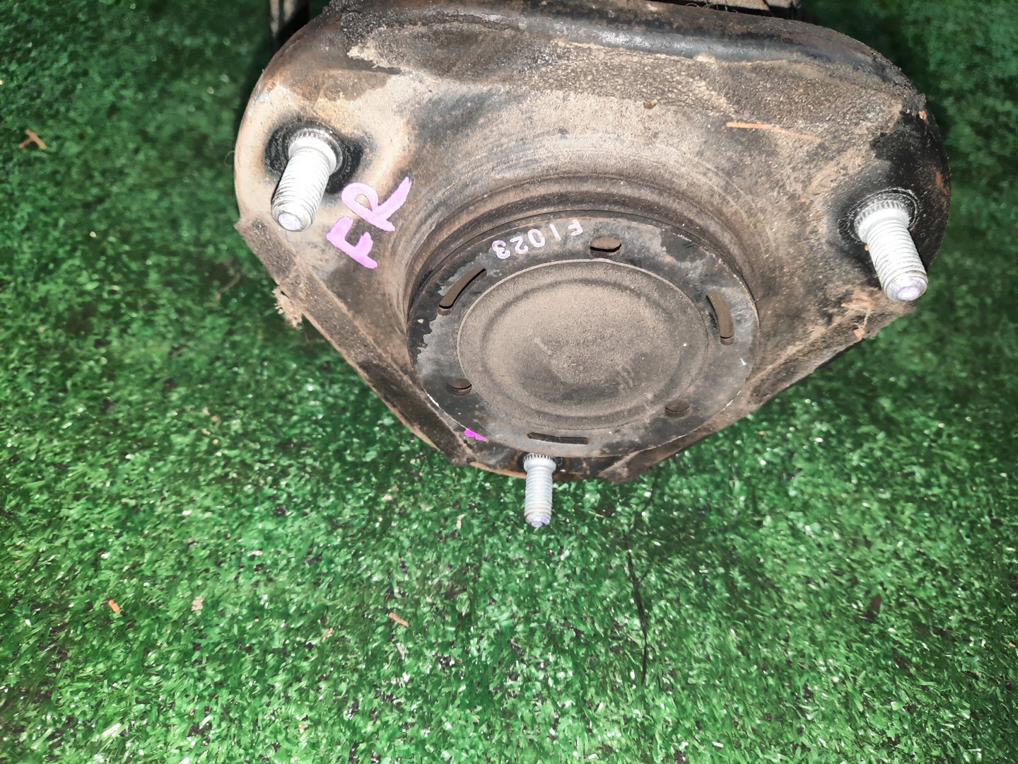 Стойка правая передняя TOYOTA COROLLA, PREMIO, COROLLA SPACIO, WISH, ALLION, COROLLA FIELDER, ALLEX, COROLLA RUNX, WILL VS, COROLLA  AXIO ZZE124, NZE121, NZE120, ZZE122, NZE124, CE121, ZRT265, ZZT240, NZT240, ZRT260, ZZT245, NZT260, ZRT261, NZE121N, 