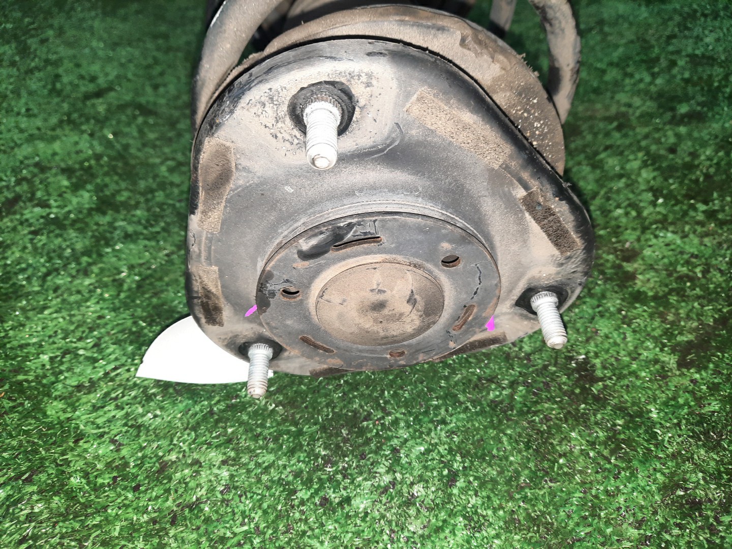 Стойка левая передняя TOYOTA COROLLA, PREMIO, COROLLA SPACIO, WISH, ALLION, COROLLA FIELDER, ALLEX, COROLLA RUNX, WILL VS, COROLLA  AXIO ZZE124, NZE121, NZE120, ZZE122, NZE124, CE121, ZRT265, ZZT240, NZT240, ZRT260, ZZT245, NZT260, ZRT261, NZE121N, Z