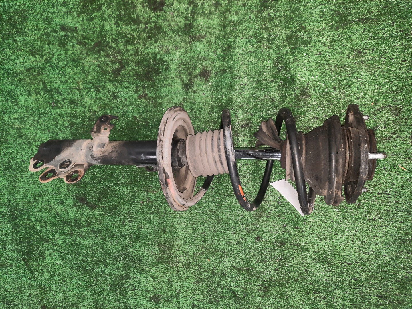 Стойка левая передняя TOYOTA COROLLA, PREMIO, COROLLA SPACIO, WISH, ALLION, COROLLA FIELDER, ALLEX, COROLLA RUNX, WILL VS, COROLLA  AXIO ZZE124, NZE121, NZE120, ZZE122, NZE124, CE121, ZRT265, ZZT240, NZT240, ZRT260, ZZT245, NZT260, ZRT261, NZE121N, Z