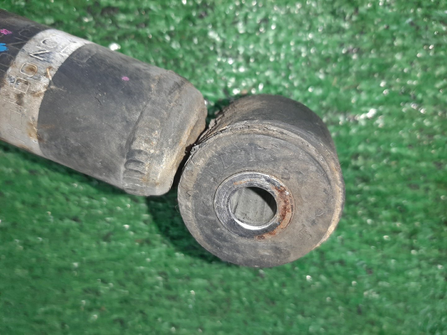 Стойка правая задняя TOYOTA CORSA, STARLET, TERCEL, COROLLA II, CYNOS EL43, EL41, EL51, EL53, NL50, NL40, EP82, EP91, NP90, NP80, EL44, EL54, EL52 5E-FE, 4E-FE, 1N-T, 1N 2 ракурс