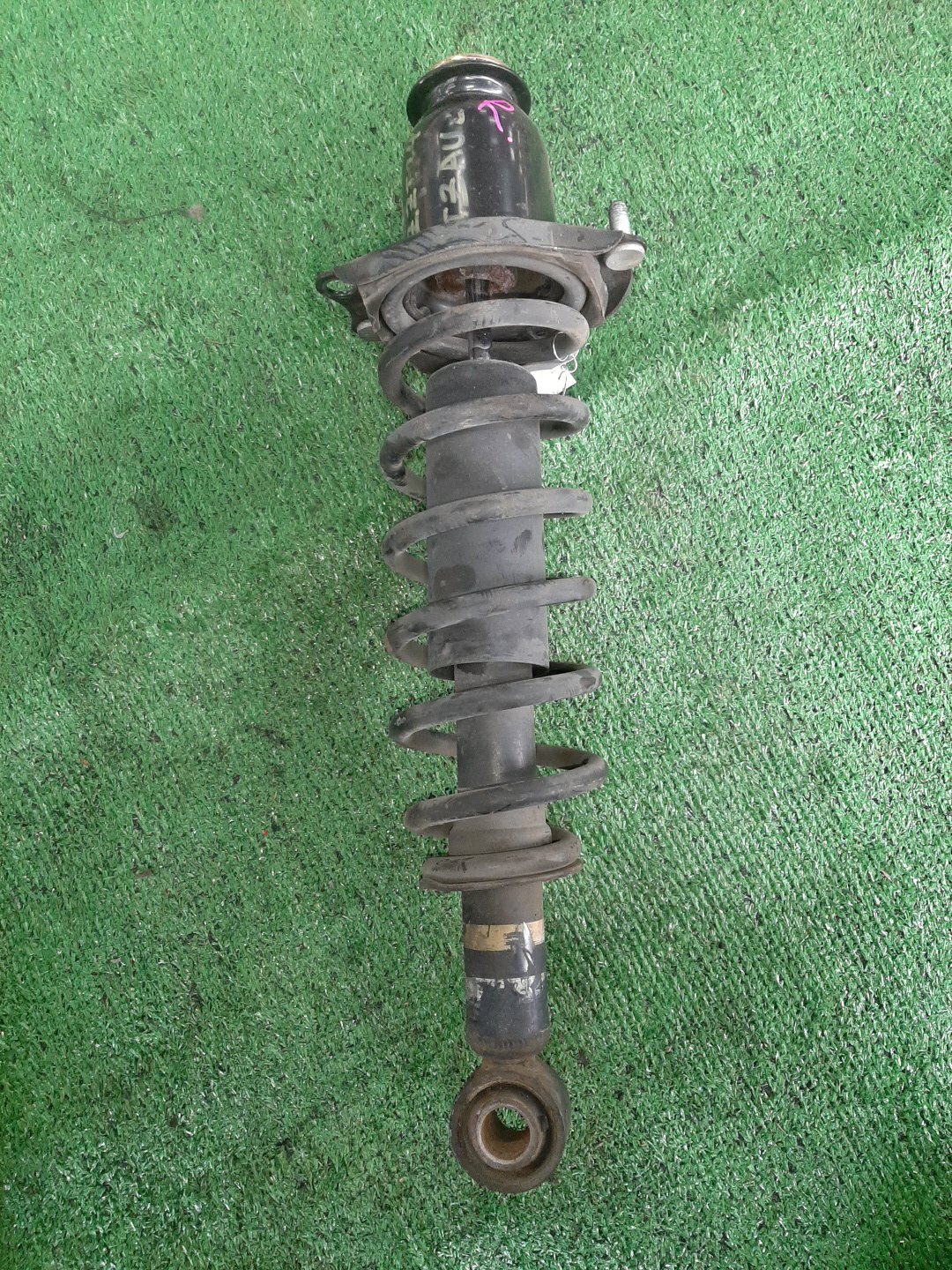 Стойка правая задняя TOYOTA COROLLA, OPA, PREMIO, PRIUS, COROLLA SPACIO, VISTA, ALLION, COROLLA FIELDER, ALLEX, COROLLA RUNX, SIENTA, WILL VS, VISTA ARDEO, COROLLA  AXIO NZE121, NZE120, NZE141, ZZE122, CE121, ZZE123, ACT10, ZCT10, ZZT240, NZT240, AZT
