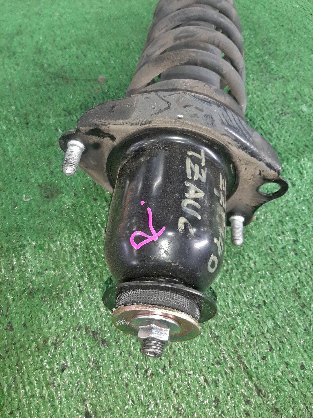 Стойка правая задняя TOYOTA COROLLA, OPA, PREMIO, PRIUS, COROLLA SPACIO, VISTA, ALLION, COROLLA FIELDER, ALLEX, COROLLA RUNX, SIENTA, WILL VS, VISTA ARDEO, COROLLA  AXIO NZE121, NZE120, NZE141, ZZE122, CE121, ZZE123, ACT10, ZCT10, ZZT240, NZT240, AZT