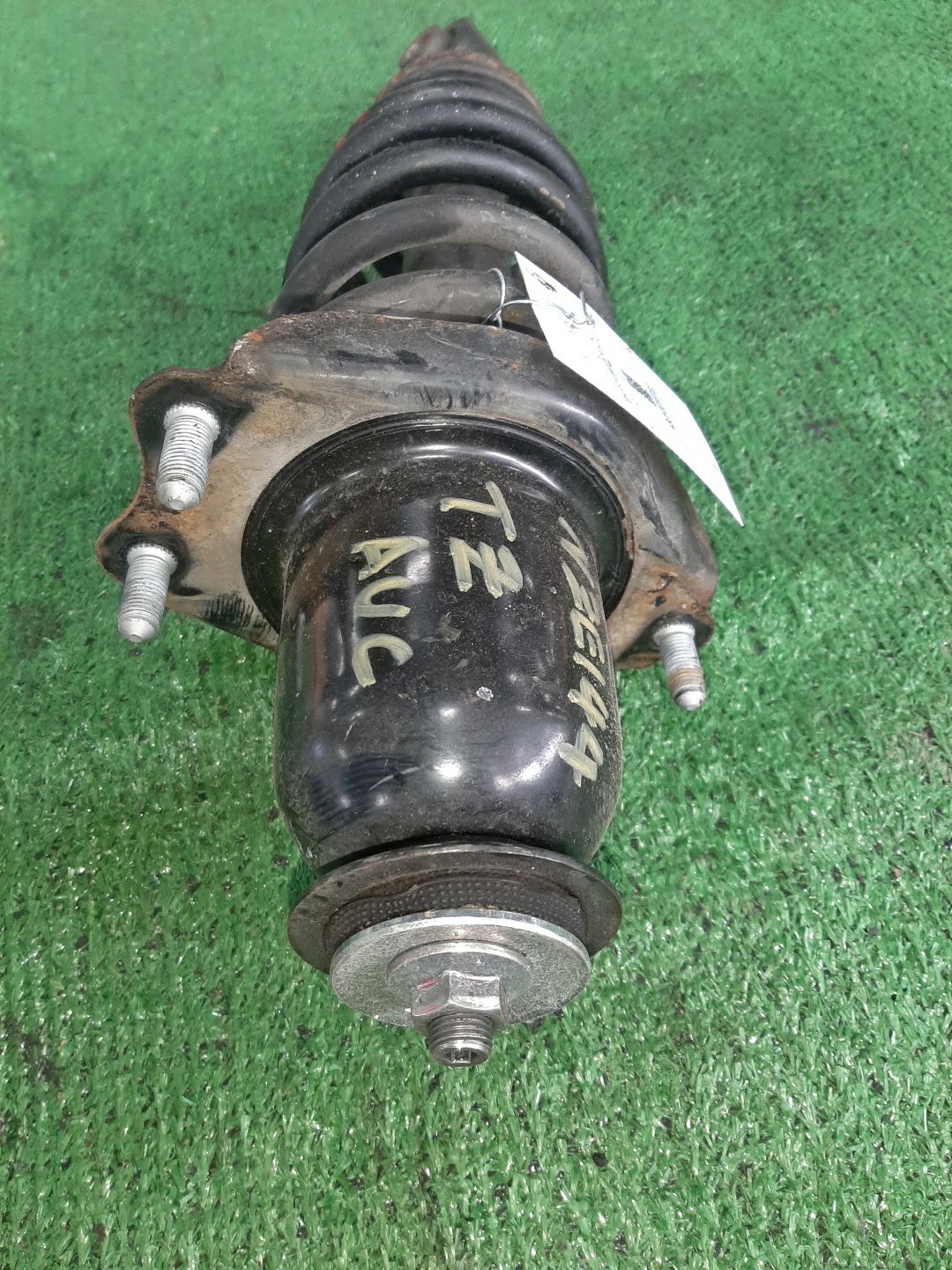 Стойка правая задняя TOYOTA CALDINA, COROLLA, OPA, PREMIO, COROLLA SPACIO, ALLION, COROLLA FIELDER, ALLEX, AVENSIS, COROLLA RUNX, SIENTA, WILL VS, COROLLA  AXIO ST246W, AZT241W, AZT246W, ZZT241W, ZZE124, NZE124, ZCT15, ZRT265, ZZT245, ZRE144G, NZE144
