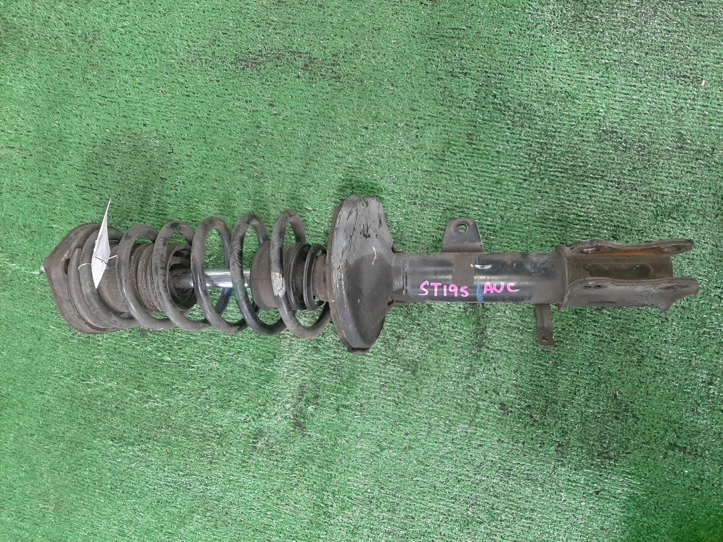 Стойка левая задняя TOYOTA CALDINA, CARINA, CORONA, CORONA PREMIO ST215W, ST215G, CT216, ST215, CT216G, ST195G, ST195, CT195, CT215 3S-GTE, 3S-FE, 3S-GE, 3C-TE, 2C, 2C-T 1 ракурс