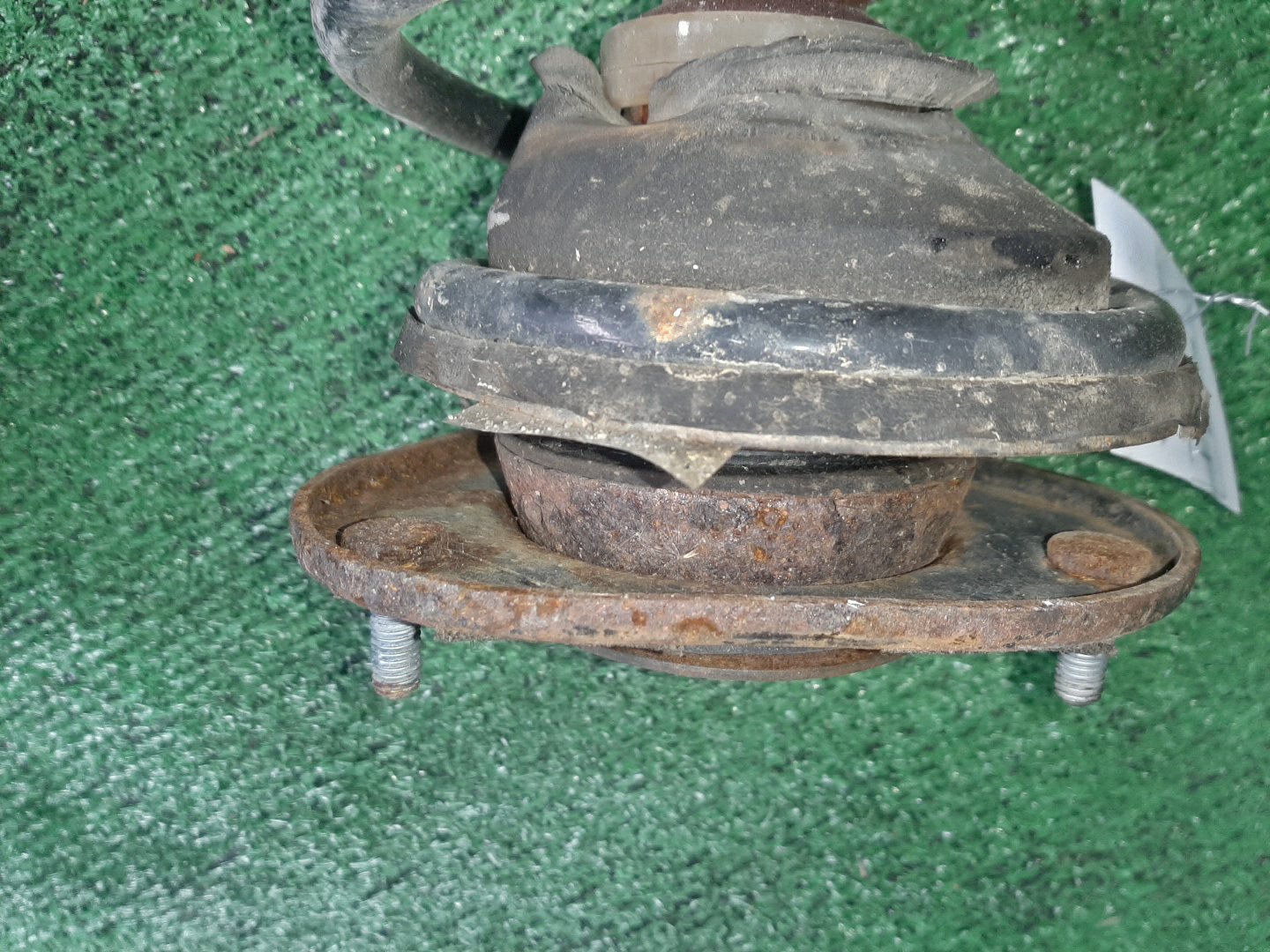Стойка левая передняя TOYOTA COROLLA, PREMIO, COROLLA SPACIO, WISH, ALLION, COROLLA FIELDER, ALLEX, COROLLA RUNX, WILL VS, COROLLA  AXIO ZZE124, NZE121, NZE120, ZZE122, NZE124, CE121, ZRT265, ZZT240, NZT240, ZRT260, ZZT245, NZT260, ZRT261, NZE121N, Z