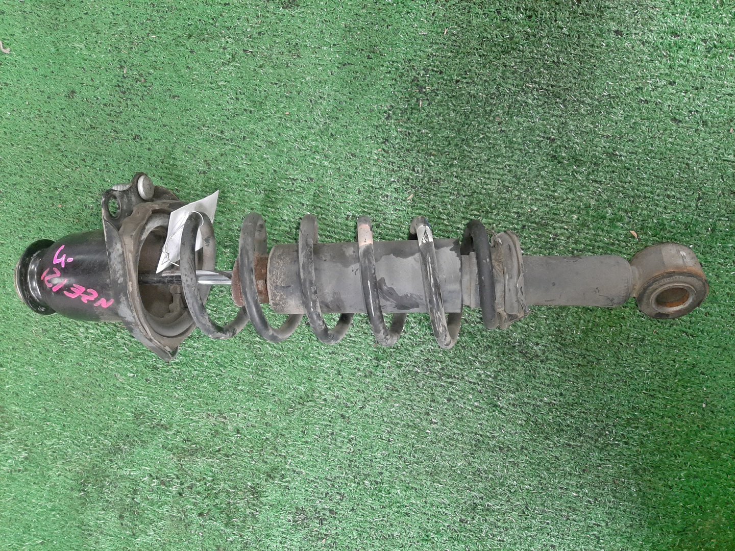 Стойка левая задняя TOYOTA COROLLA, OPA, PREMIO, COROLLA SPACIO, VISTA, ALLION, COROLLA FIELDER, ALLEX, COROLLA RUNX, SIENTA, WILL VS, VISTA ARDEO, COROLLA  AXIO NZE121, NZE120, NZE141, ZZE122, CE121, ZZE123, ACT10, ZCT10, ZZT240, NZT240, AZT240, NZE