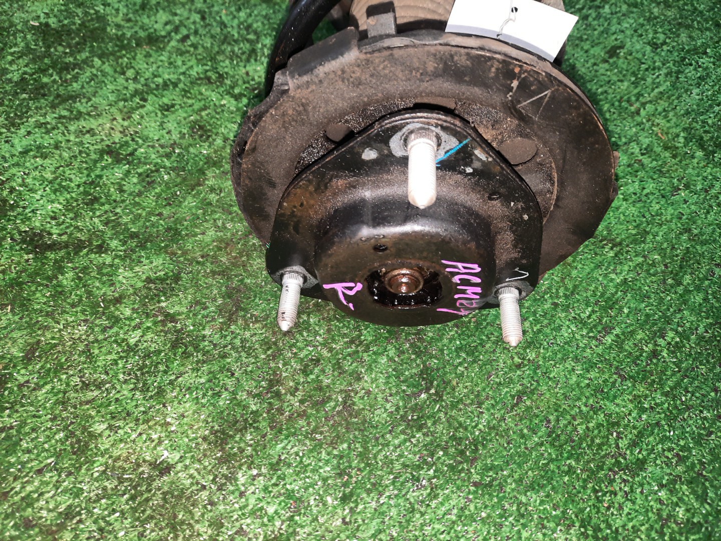 Стойка правая передняя TOYOTA NOAH, VOXY, IPSUM AZR60G, ACM21W 1AZ-FSE, 2AZ-FE 2 ракурс