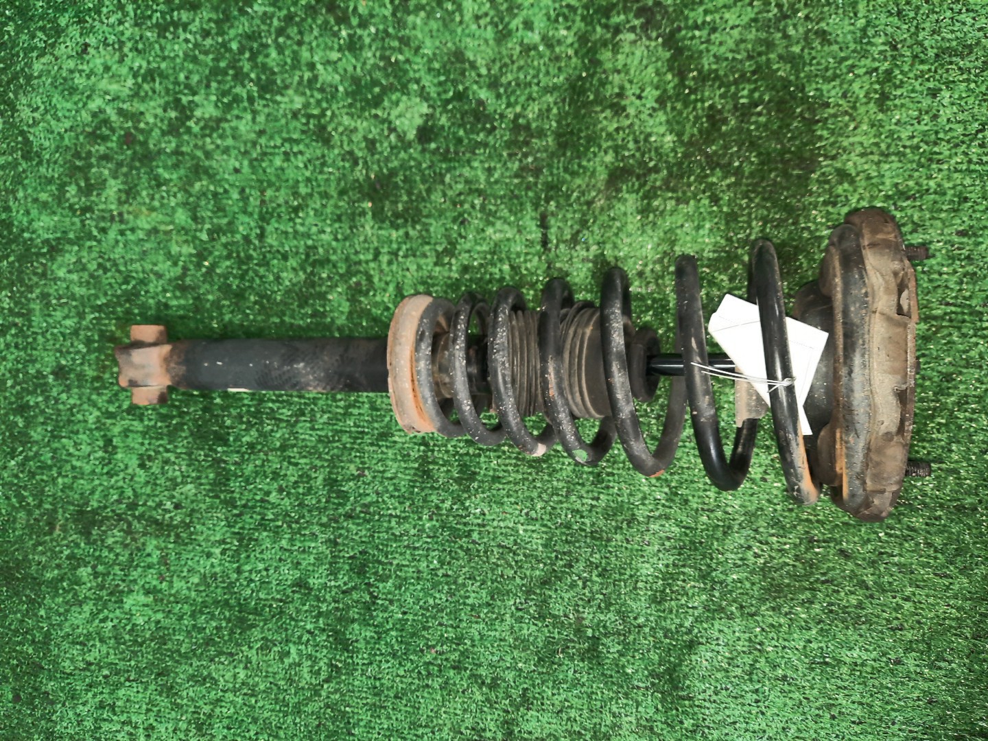 Стойка левая передняя NISSAN BLUEBIRD, PRIMERA QU14, HU14, EU14, P11, WP11, QP11, WQP11, WHP11 QG18DE, QG18DD, SR20DE, SR20VE, SR18DE 1 ракурс