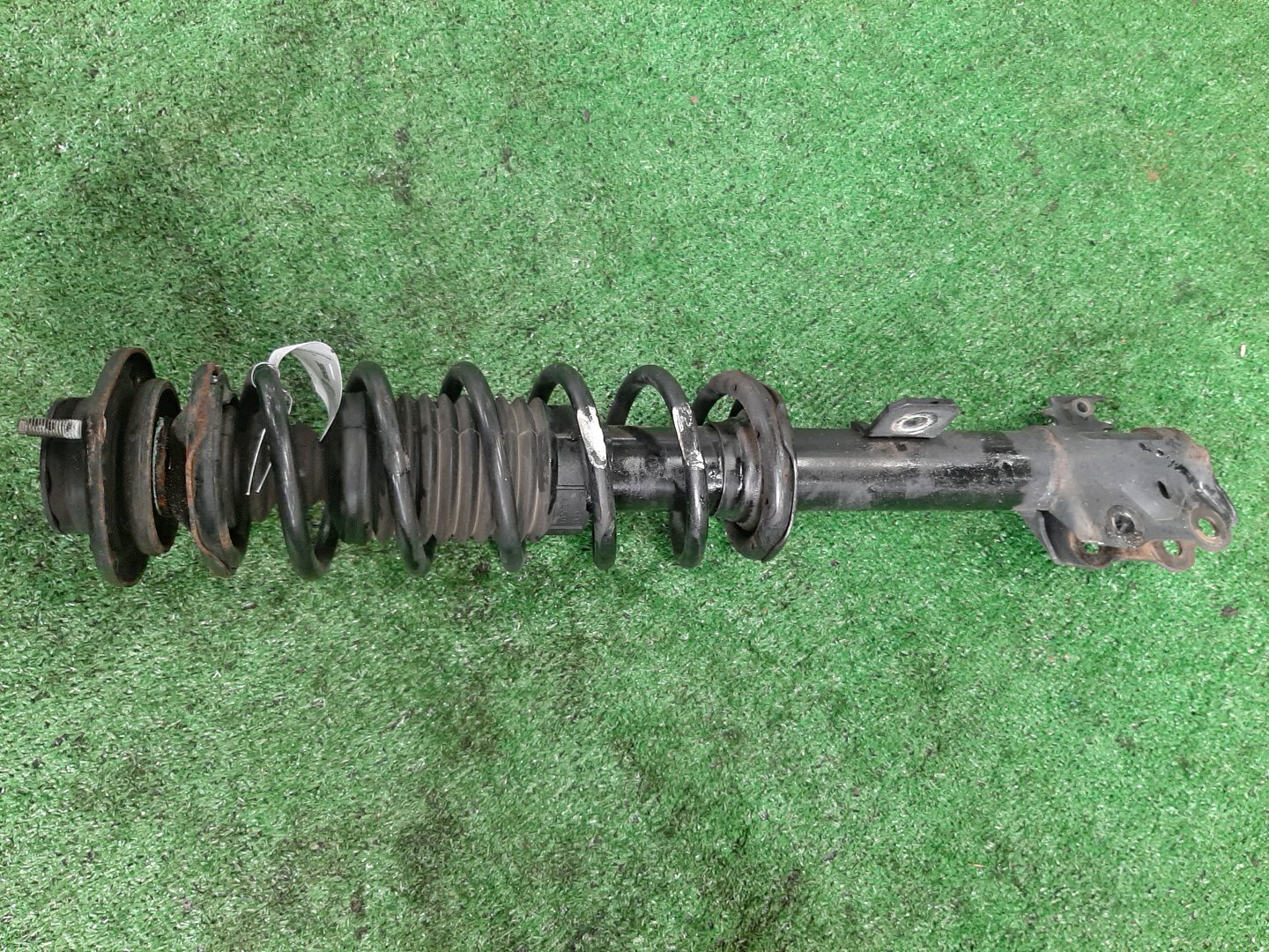 Стойка правая передняя DAIHATSU THOR, JUSTY, TANK, ROOMY M910S, M900S, M900F, M910F, M910A, M900A 1KR-FE 1 ракурс
