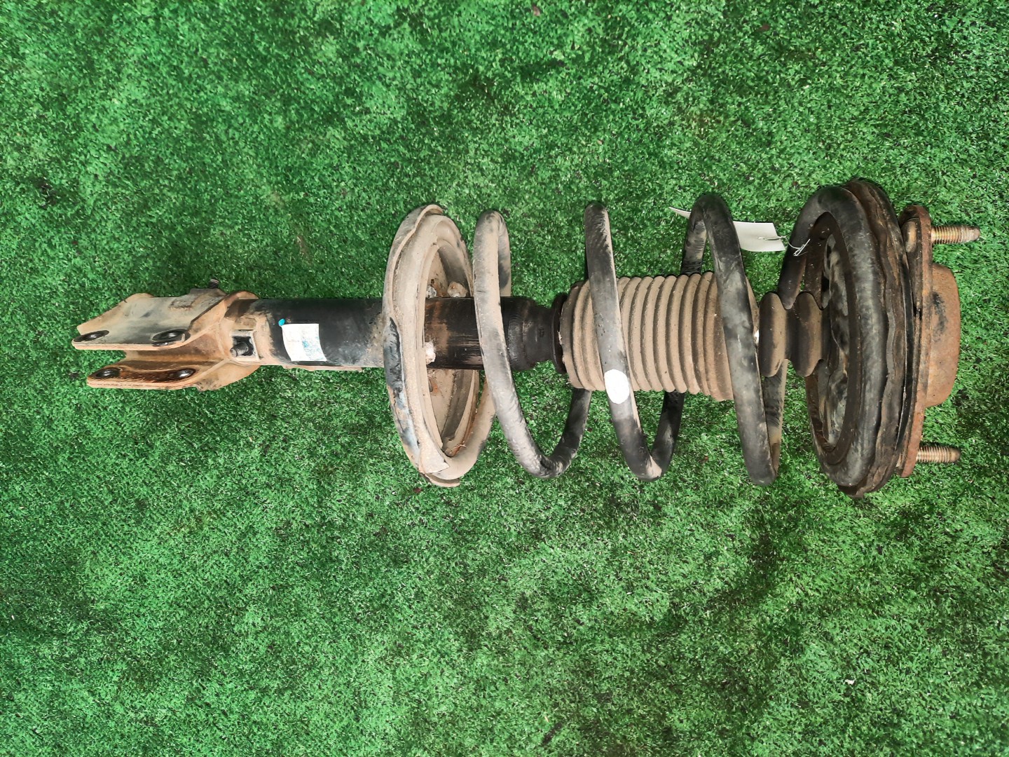 Стойка левая передняя MITSUBISHI CHARIOT GRANDIS, RVR, CHARIOT N84W, N94W, N96W, N86W, N71W, N61W 4G64, 6G72, 4G93 1 ракурс