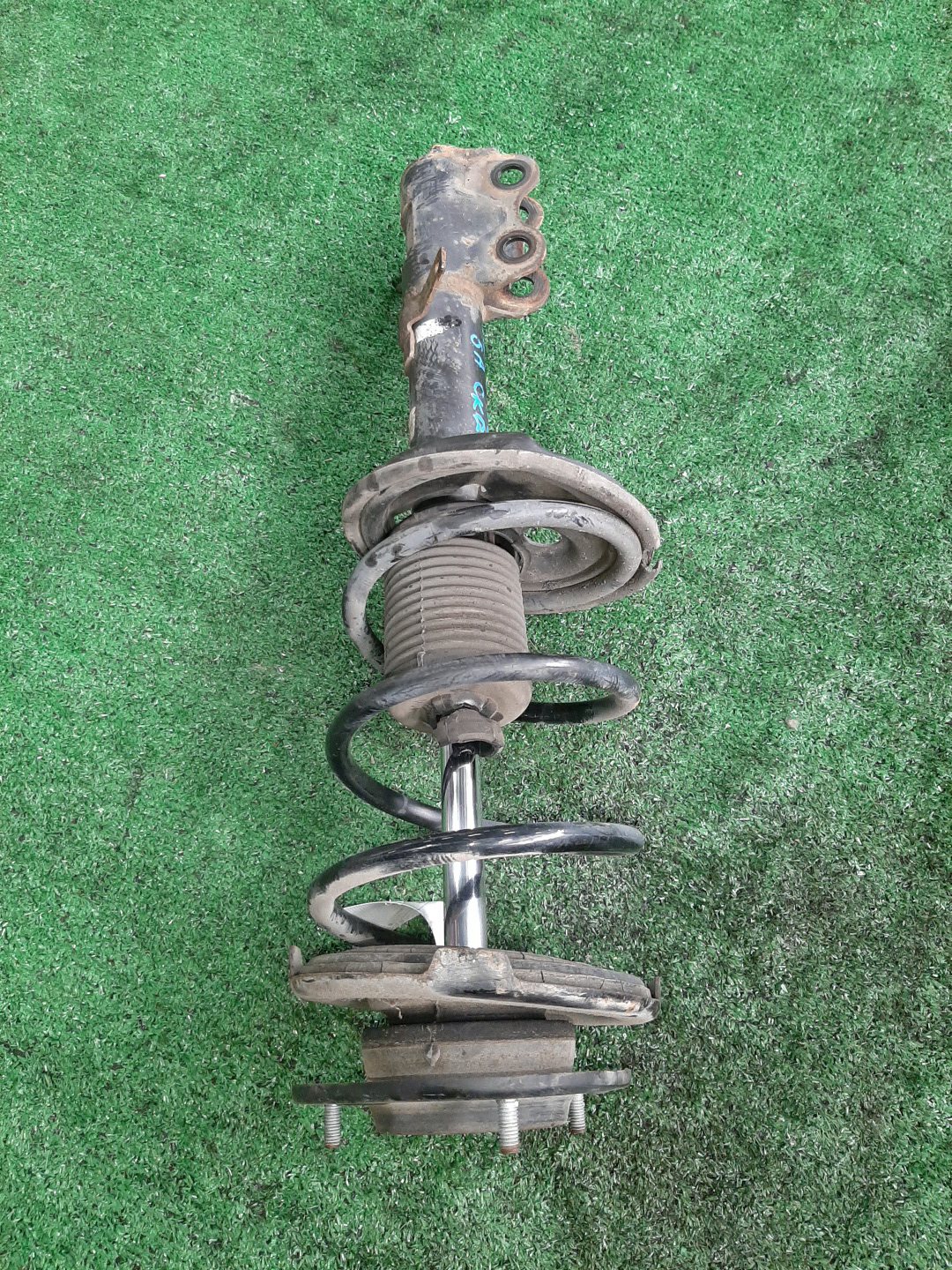 Стойка левая передняя TOYOTA CERES, COROLLA, COROLLA LEVIN, SPRINTER MARINO, SPRINTER, SPRINTER TRUENO AE100, AE110, EE101, EE111, EE108 5A-FE, 4E-FE, 3E 1 ракурс