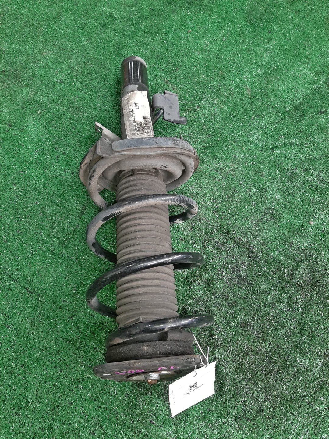 Стойка левая передняя VOLVO V40 MV D4204T 1 ракурс Стойка левая передняя VOLVO V40 MV D4204T 1 ракурс