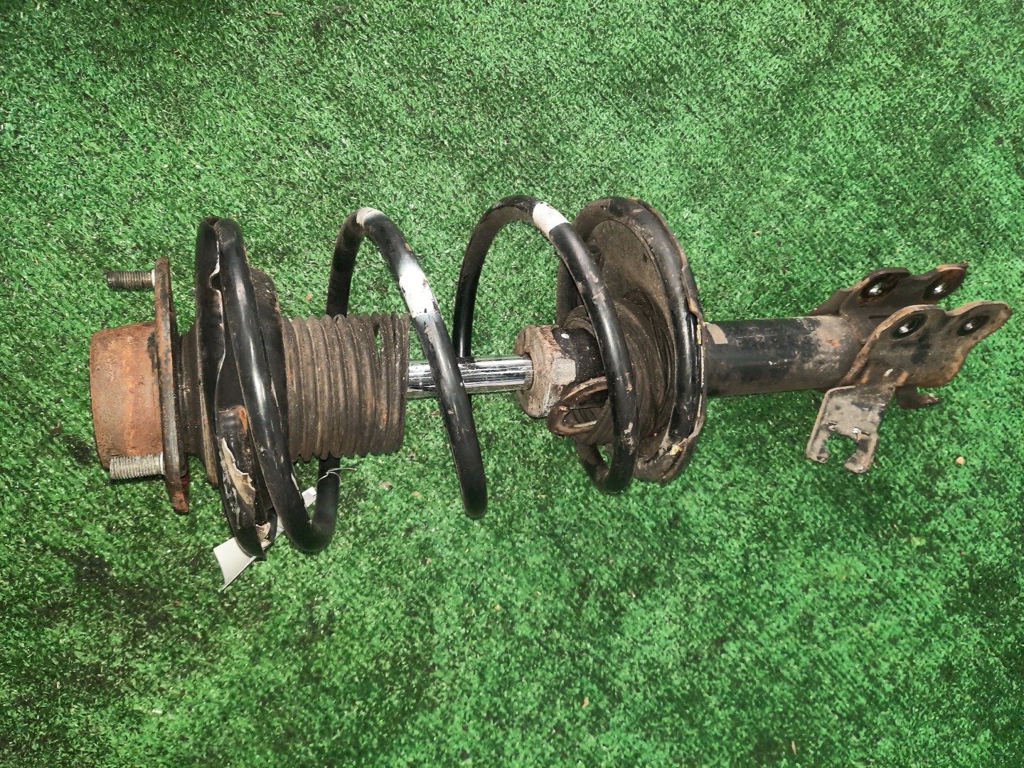 Стойка левая передняя NISSAN AVENIR, EXPERT W11, PNW11, PW11, RNW11, RW11, VENW11, VEW11, VW11, VNW11 QG18DE, SR20DE, QR20DE, YD22DD 1 ракурс