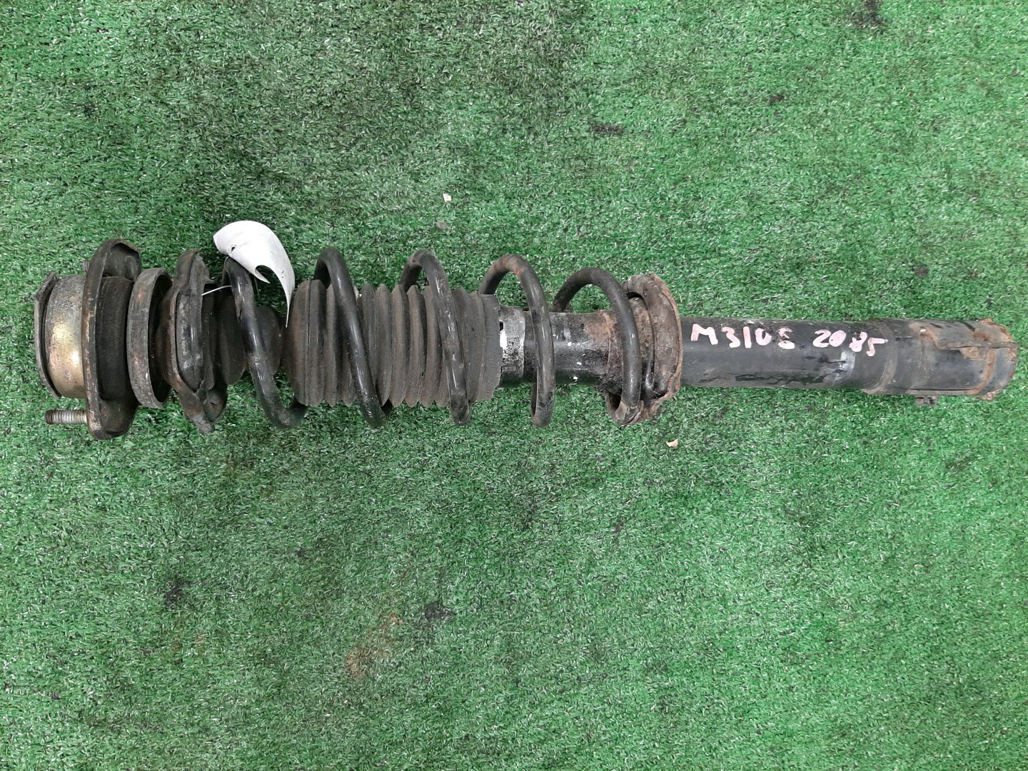 Стойка левая передняя DAIHATSU PASSO, BB, BOON, COO KGC15, KGC10, QNC10, QNC20, QNC21, QNC25, M301S, M310S, M300S, M401S, M402S, M411S 1KR-FE, K3-VE, 3SZ-VE 1 ракурс