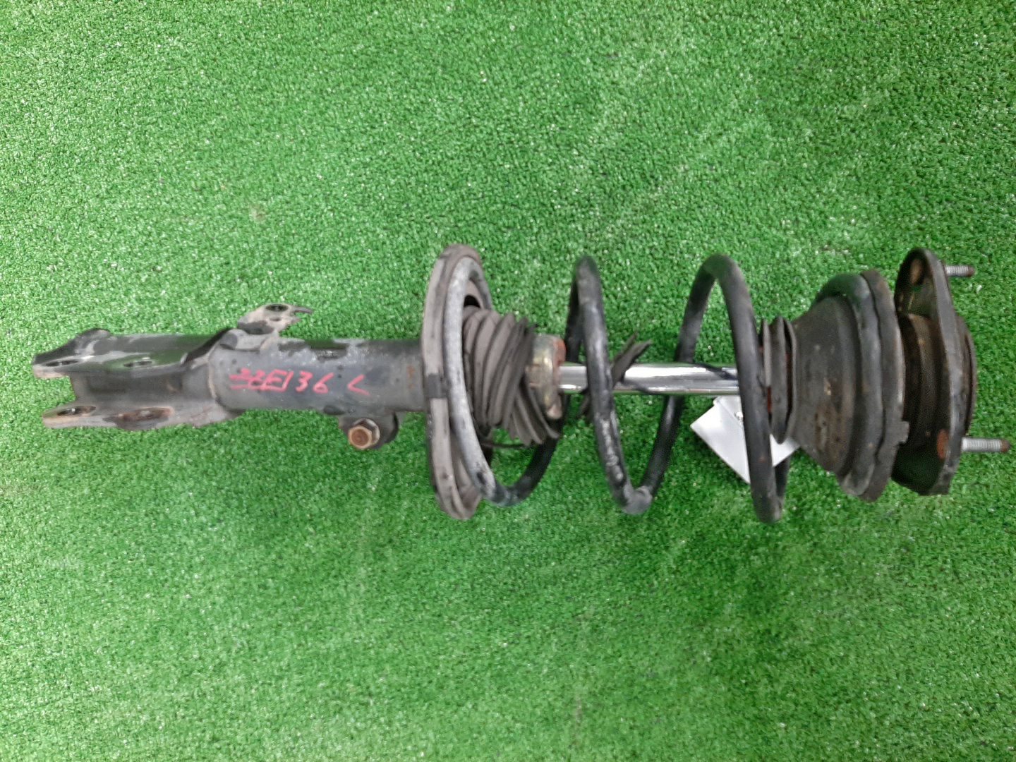 Стойка левая передняя TOYOTA VOLTZ ZZE136 1ZZ-FE 1 ракурс