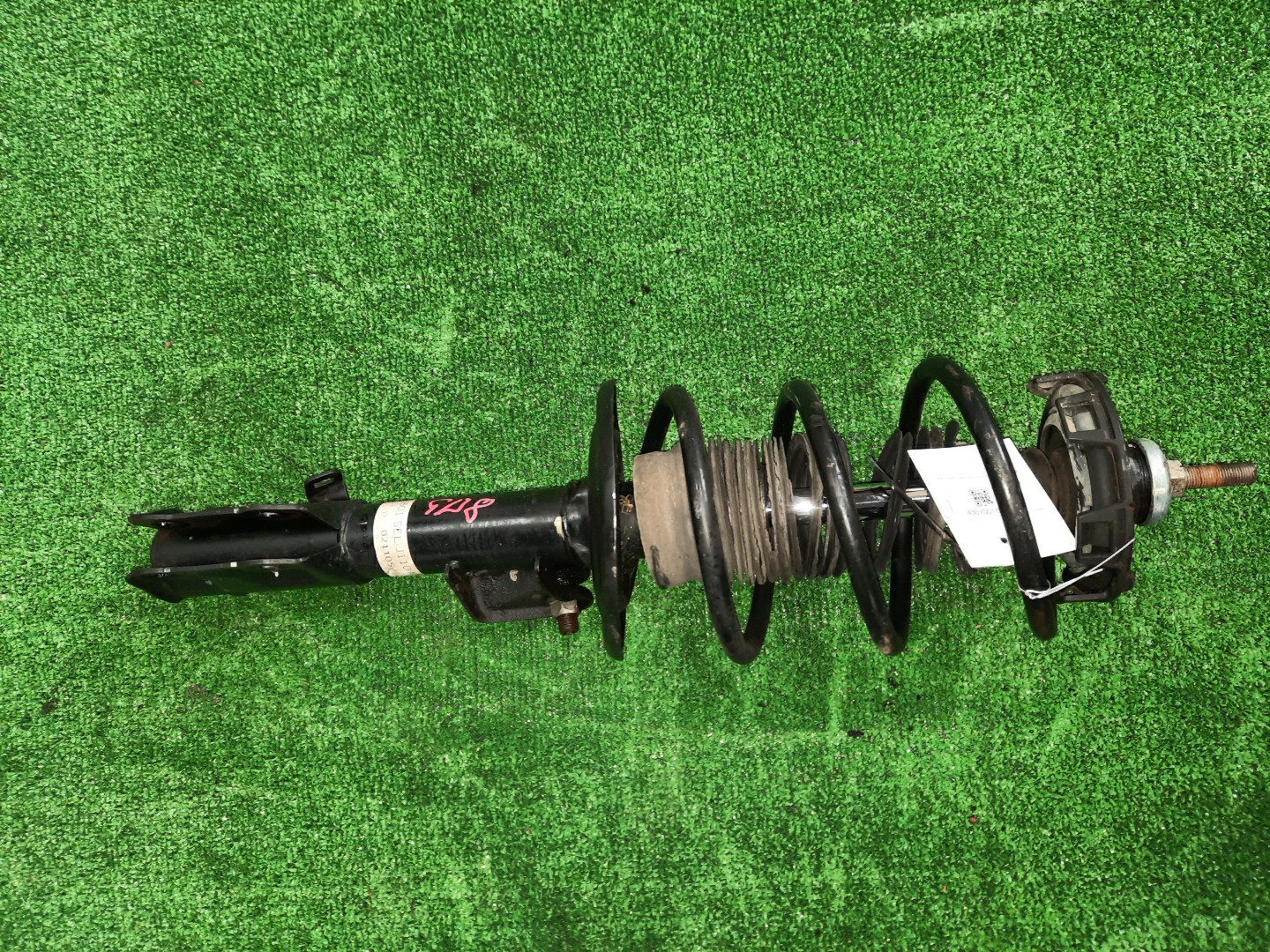 Стойка правая передняя HONDA FIT ARIA GD6, GD8 L13A, L15A 1 ракурс