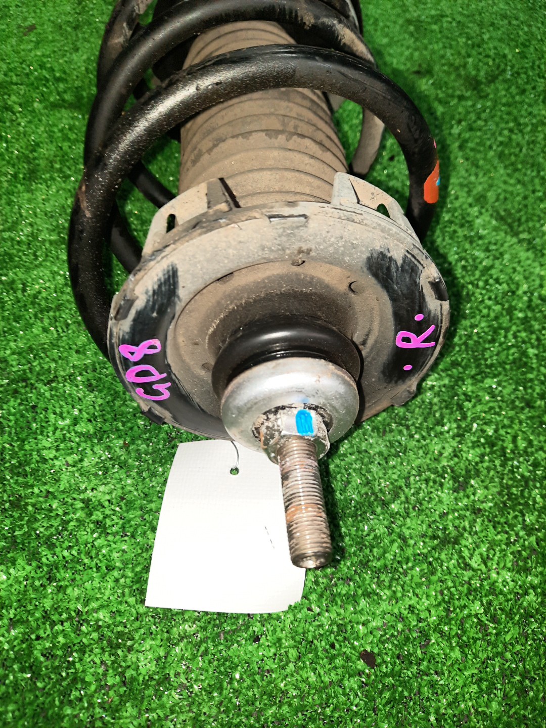 Стойка правая передняя HONDA FIT ARIA GD6, GD8 L13A, L15A 2 ракурс