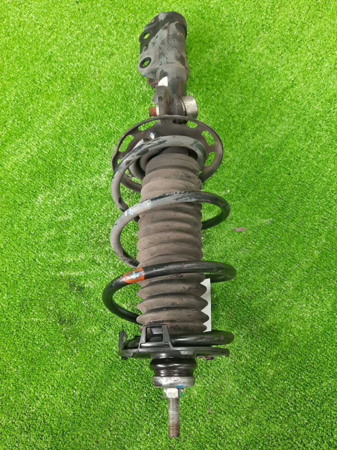 Стойка левая передняя HONDA FIT ARIA GD6, GD8 L13A, L15A 1 ракурс