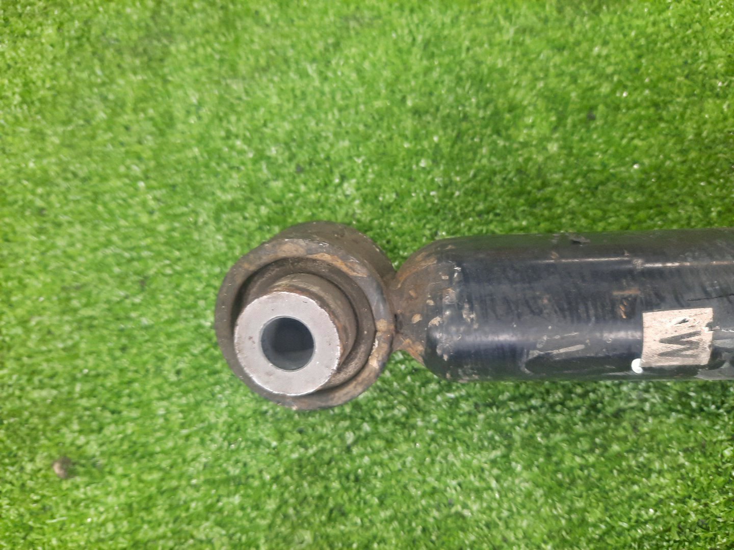 Стойка правая передняя NISSAN BLUEBIRD, PRIMERA QU14, HU14, EU14, P11, WP11, QP11, WQP11, WHP11 QG18DE, QG18DD, SR20DE, SR20VE, SR18DE 3 ракурс