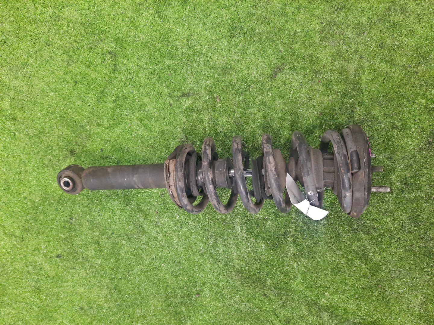 Стойка правая задняя NISSAN BLUEBIRD, PRIMERA QU14, HU14, EU14, P11, WP11, QP11, HP11, WQP11, WHP11 QG18DE, QG18DD, SR20DE, SR20VE, SR18DE 1 ракурс