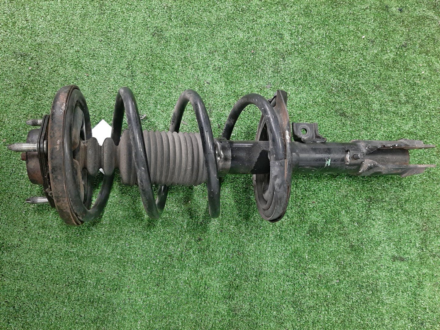Стойка левая передняя  MITSUBISHI GALANT FORTIS CX6A, CX4A, CX3A, CY4A, CY3A, CY6A 4J10, 4B11, 4B10 1 ракурс