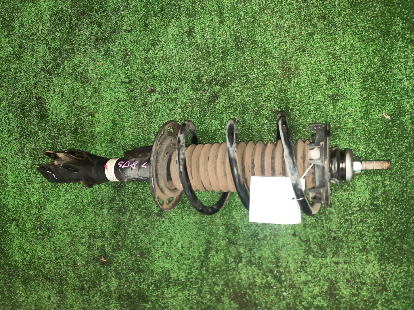 Стойка левая передняя HONDA FIT ARIA GD6, GD8 L13A, L15A 1 ракурс