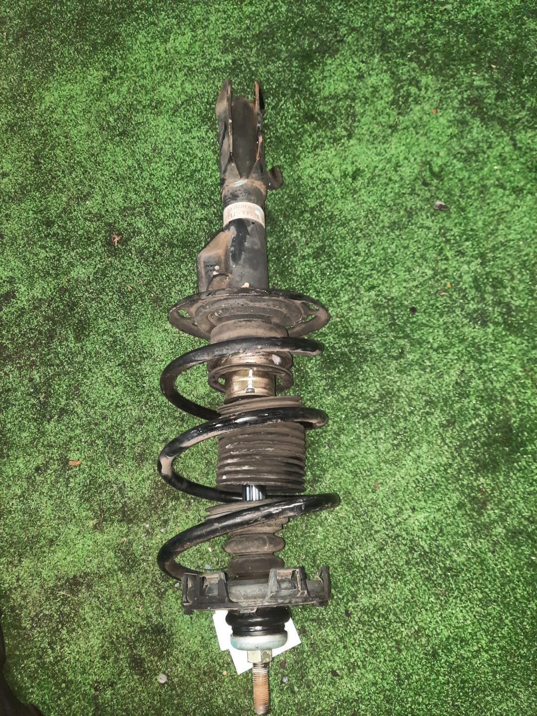 Стойка правая передняя HONDA FIT ARIA GD6, GD8 L13A, L15A 1 ракурс