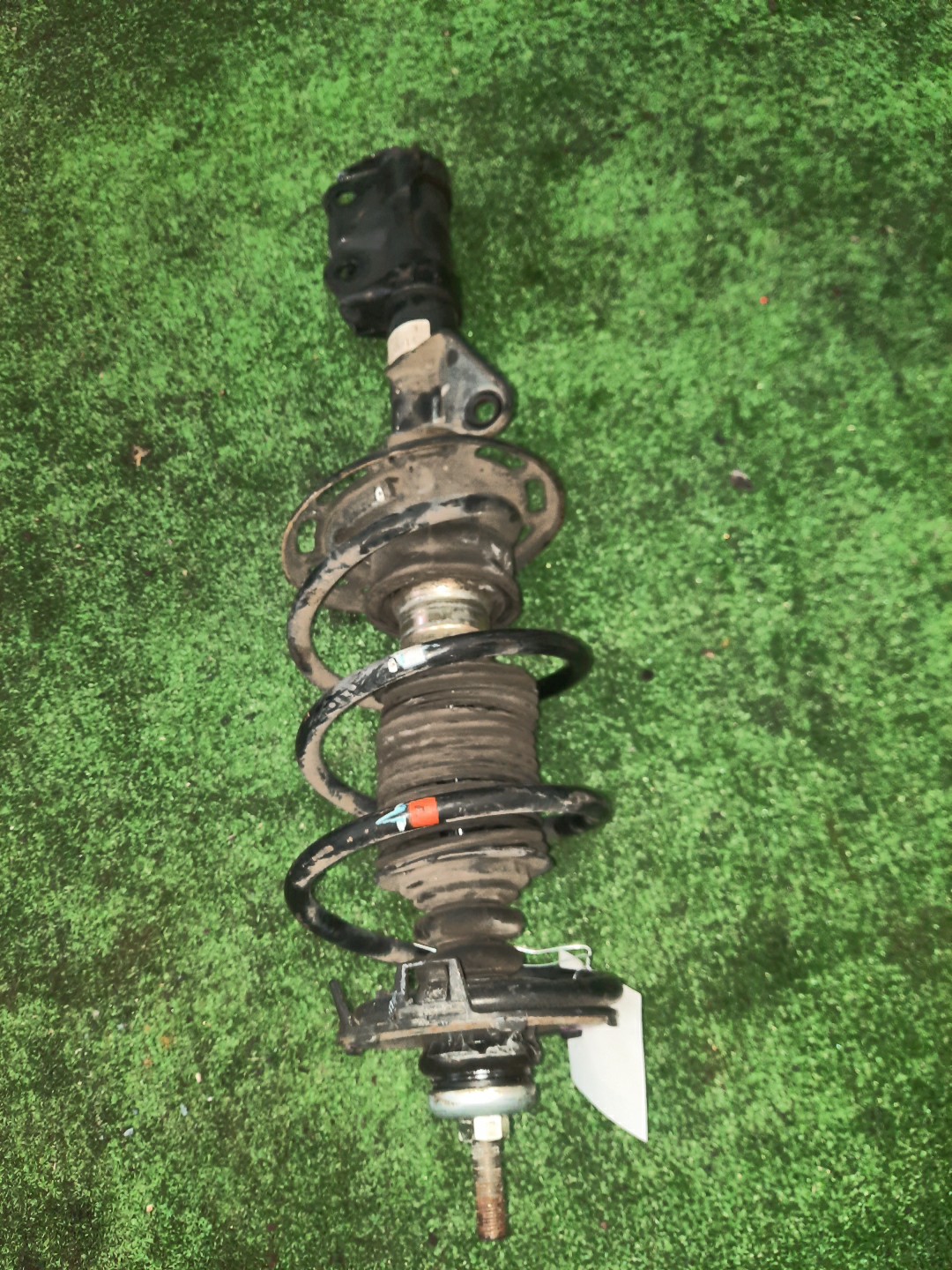 Стойка левая передняя HONDA FIT ARIA GD6, GD8 L13A, L15A 1 ракурс