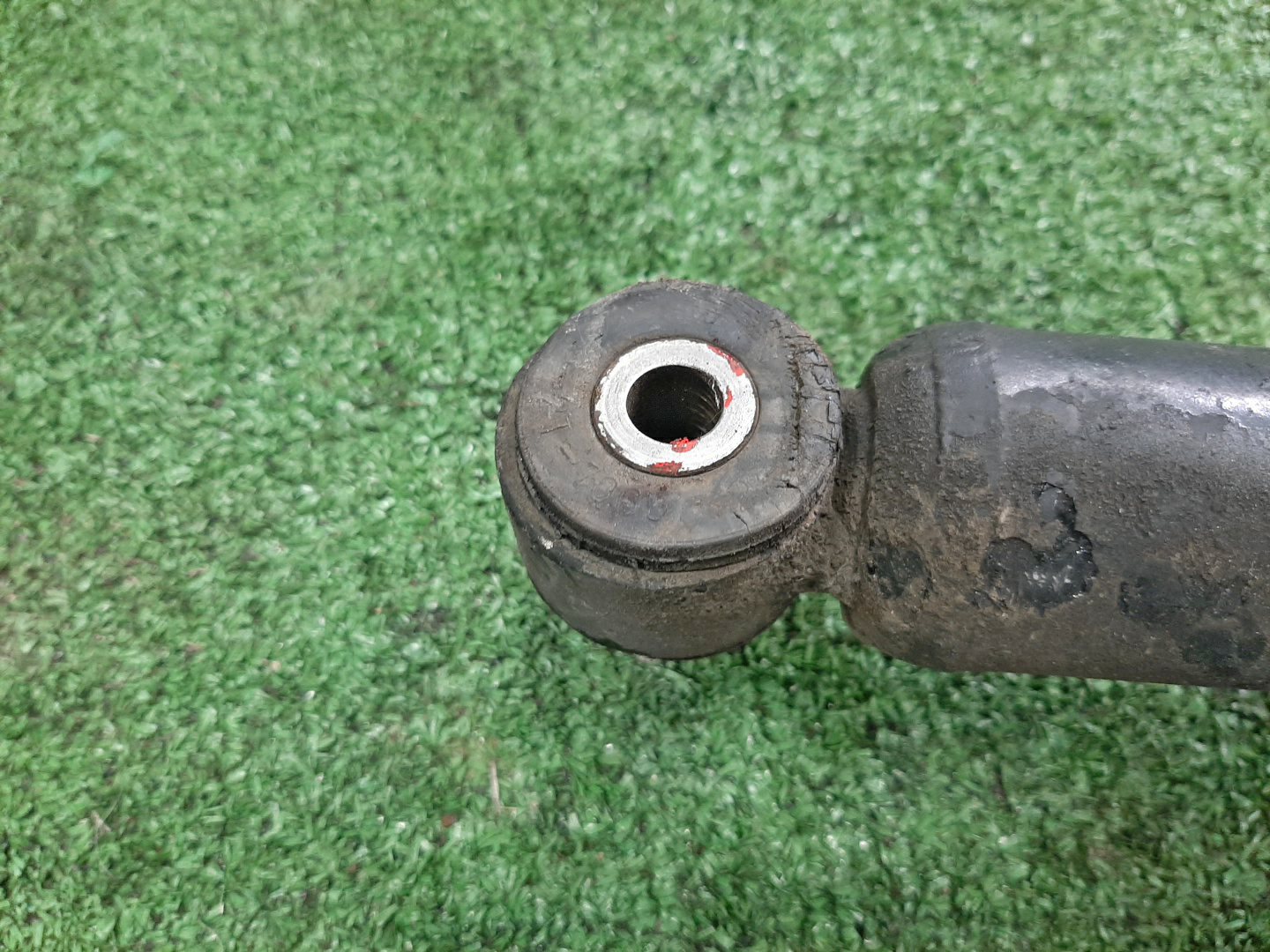 Стойка правая задняя TOYOTA CORSA, STARLET, TERCEL, COROLLA II, CYNOS EL43, EL41, EL51, EL53, NL50, NL40, EP82, EP91, NP90, NP80, EL44, EL54, EL52 5E-FE, 4E-FE, 1N-T, 1N 3 ракурс