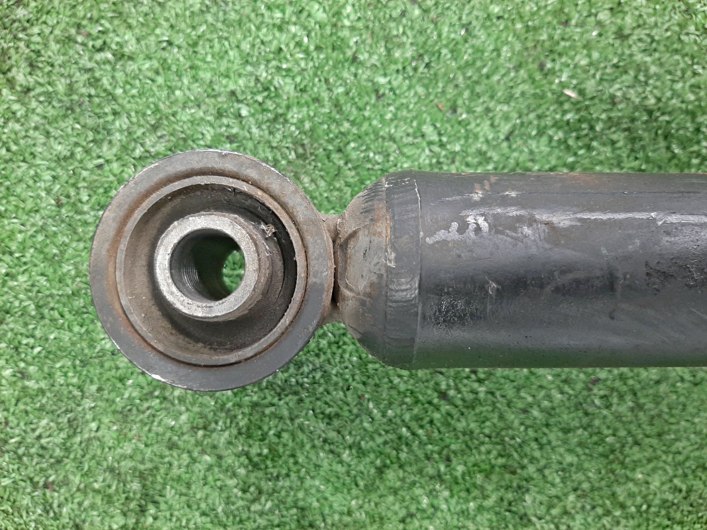 Стойка правая задняя TOYOTA CHASER, CRESTA, MARK II GX100, GX90, JZX100, JZX101, JZX90, SX90, LX100, JZX91, LX90, SX100 1G-FE, 1JZ-GE, 2JZ-GE, 4S-FE, 2L-TE 2 ракурс