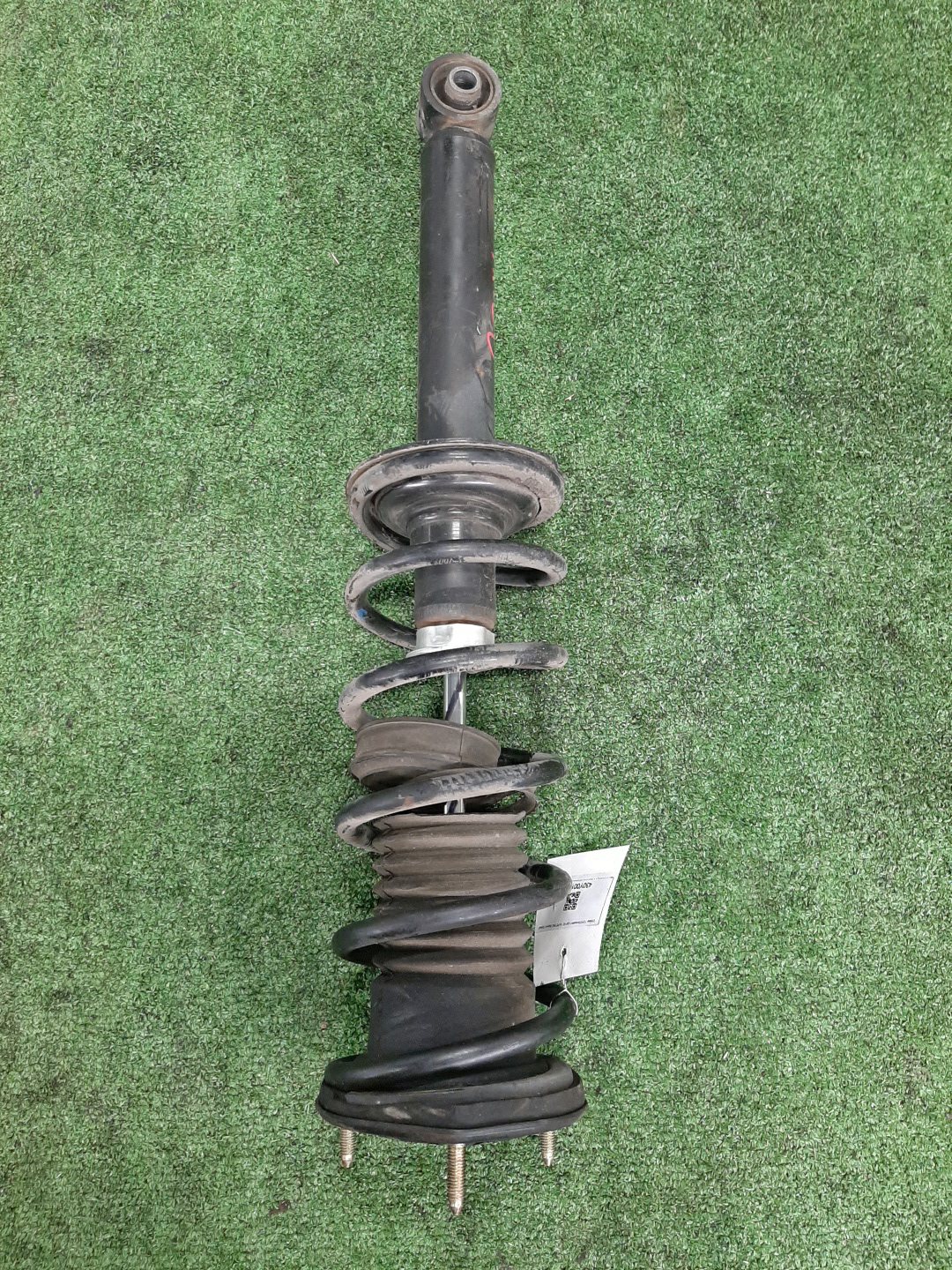Стойка правая задняя TOYOTA CHASER, CRESTA, MARK II GX100, GX90, JZX100, JZX101, JZX90, SX90, LX100, JZX91, LX90, SX100 1G-FE, 1JZ-GE, 2JZ-GE, 4S-FE, 2L-TE 3 ракурс