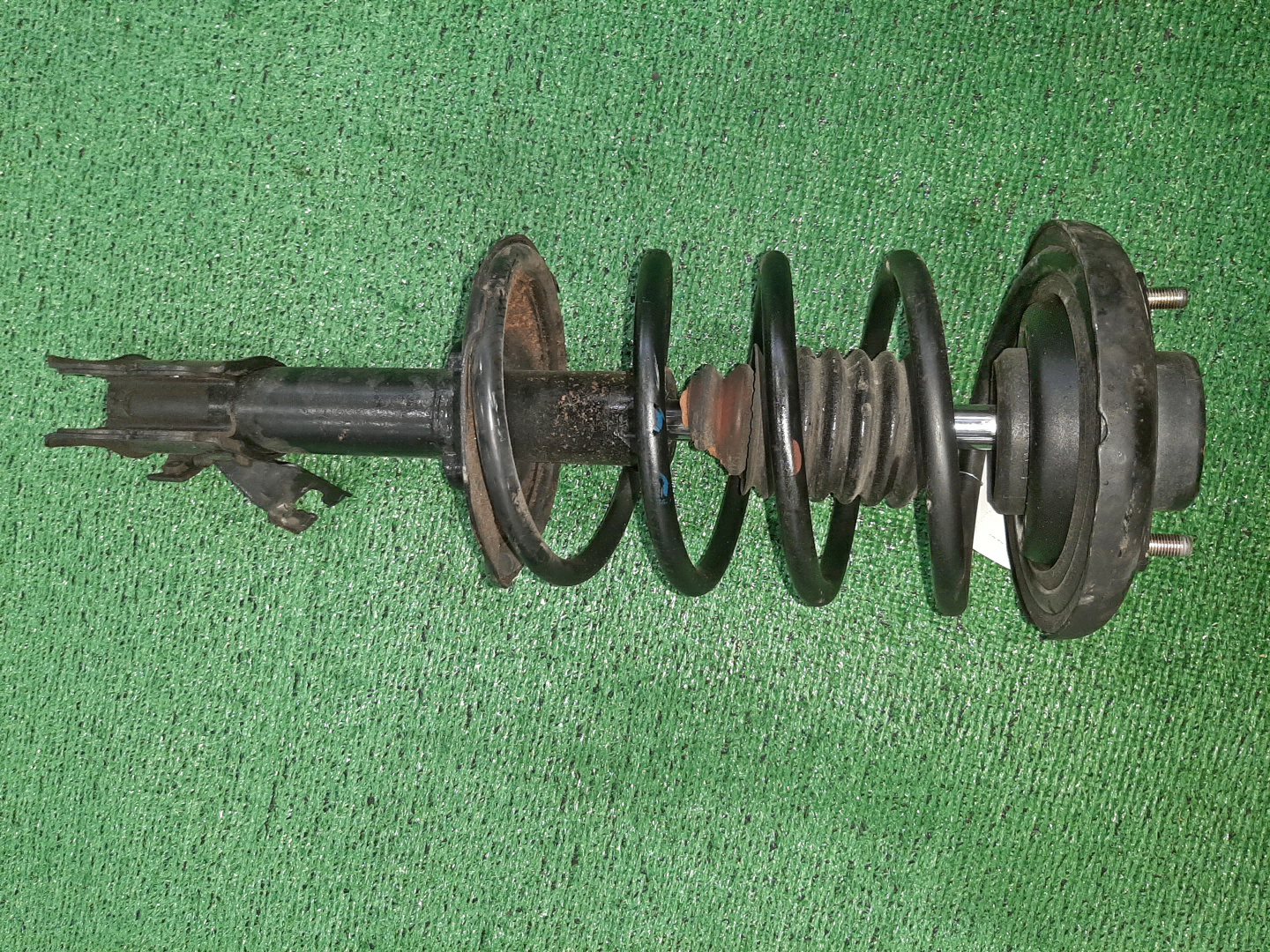 Стойка правая передняя NISSAN RNESSA N30 SR20DE, KA24DE, SR20DET 1 ракурс