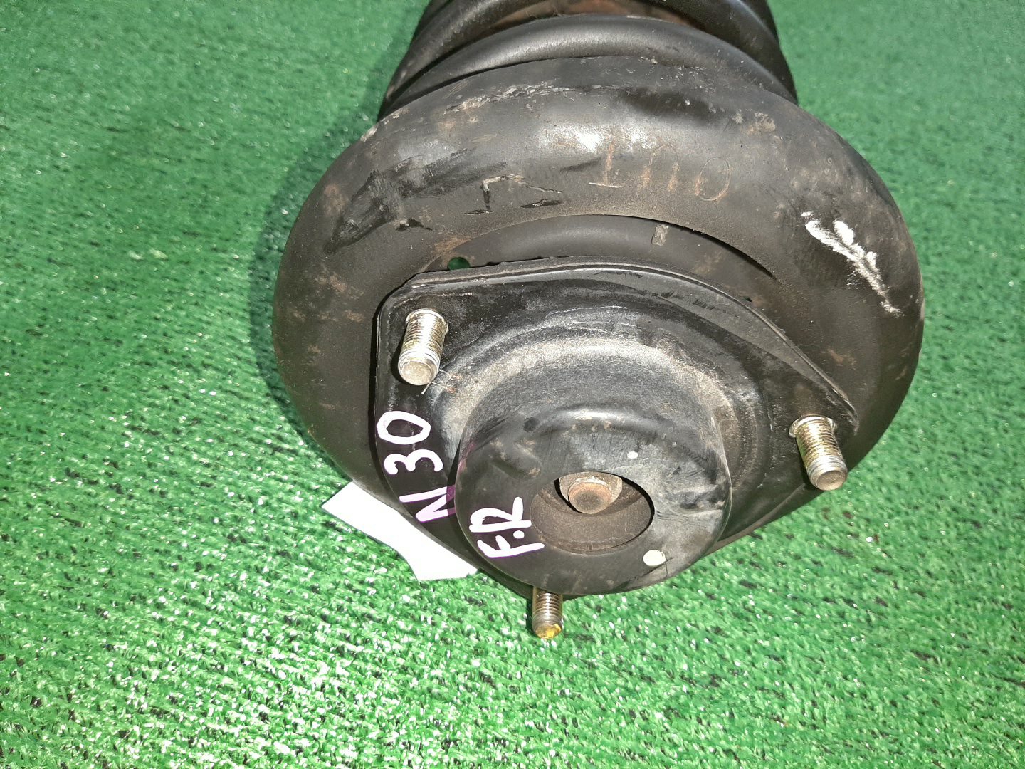 Стойка правая передняя NISSAN RNESSA N30 SR20DE, KA24DE, SR20DET 2 ракурс
