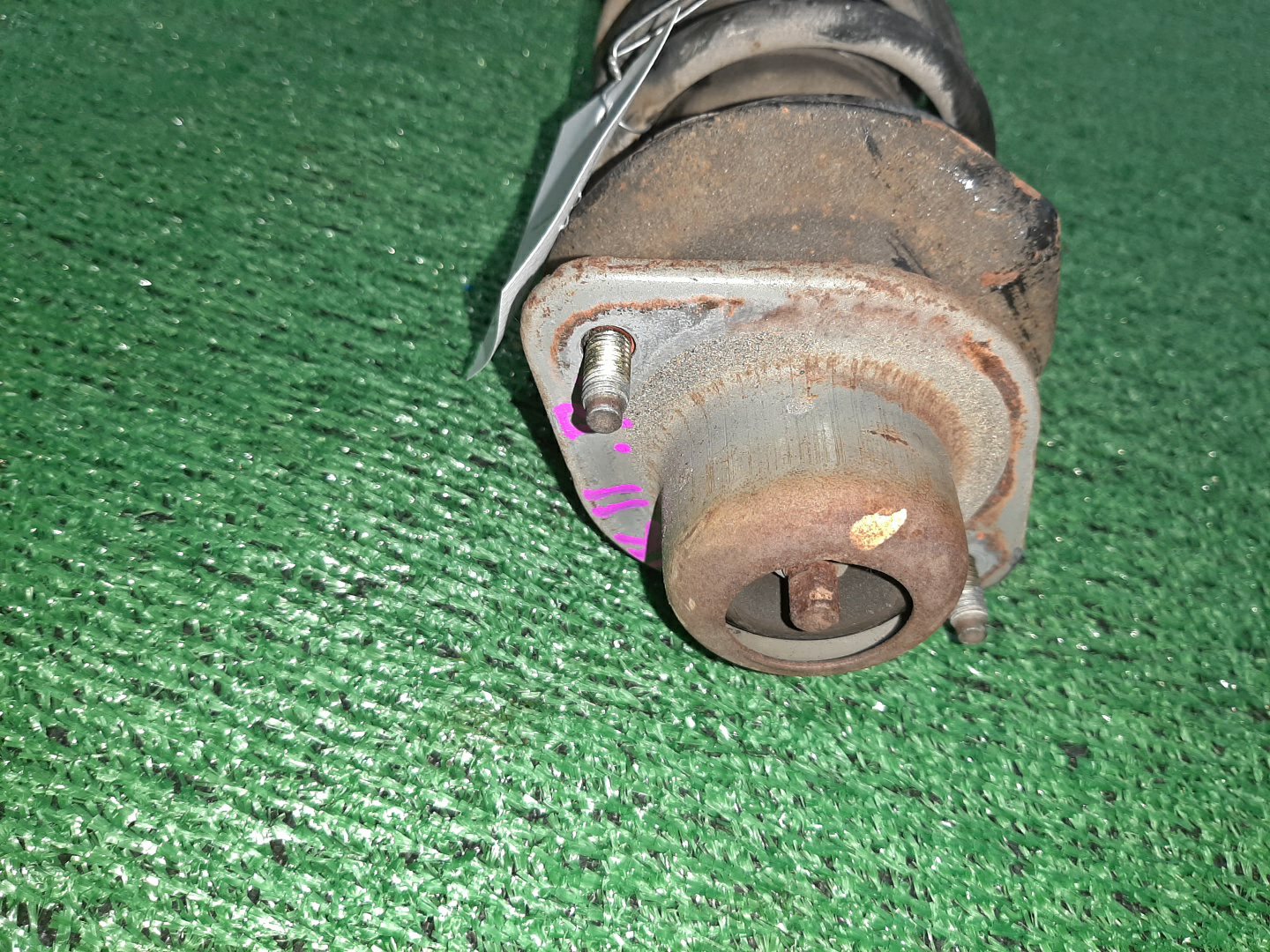 Стойка правая передняя NISSAN MARCH, CUBE K11, HK11, AK11, Z10, AZ10, ANZ10 CG13DE, CGA3DE, CG10DE 2 ракурс