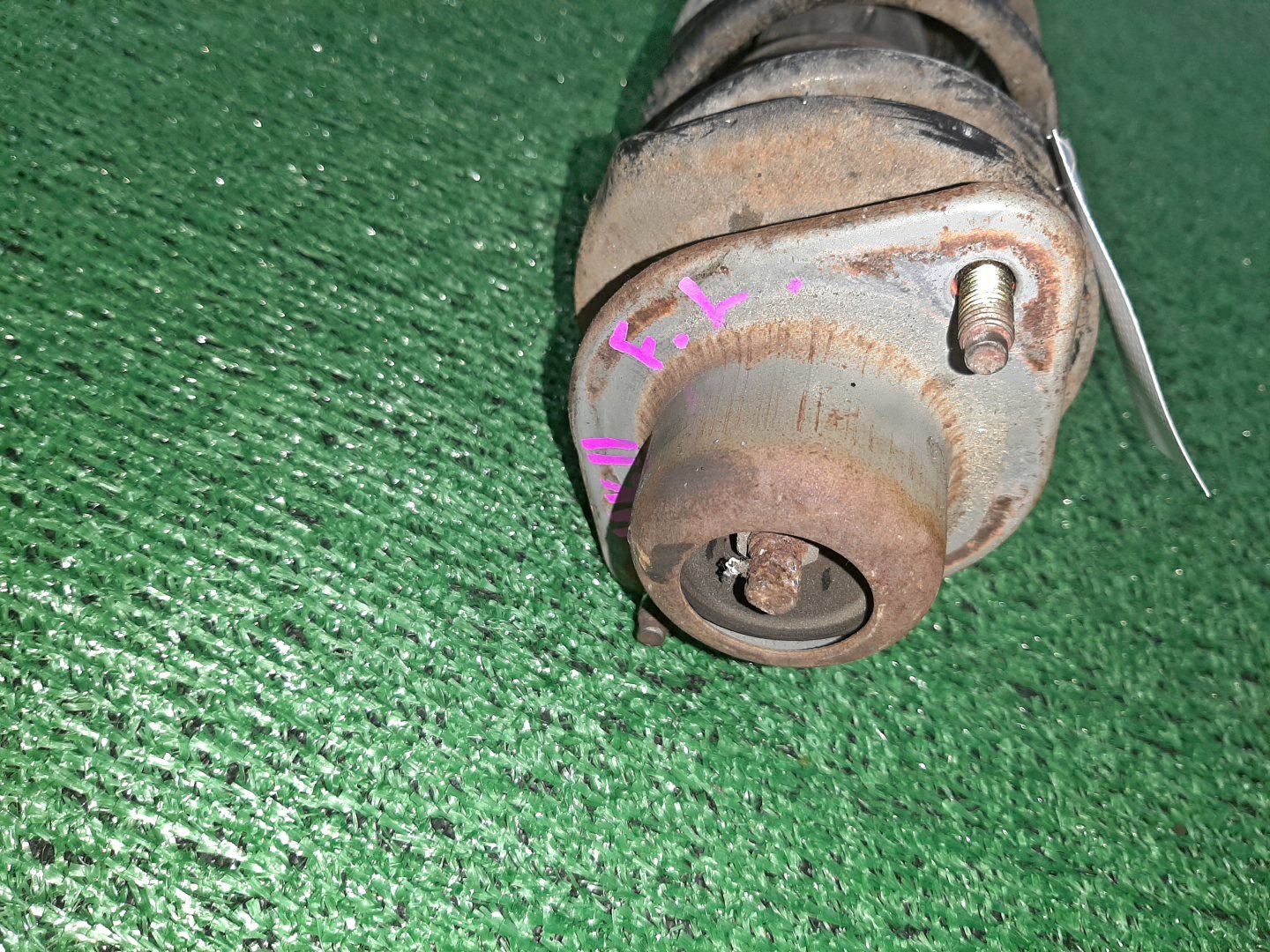 Стойка левая передняя NISSAN MARCH, CUBE K11, HK11, AK11, Z10, AZ10, ANZ10 CG13DE, CGA3DE, CG10DE 2 ракурс