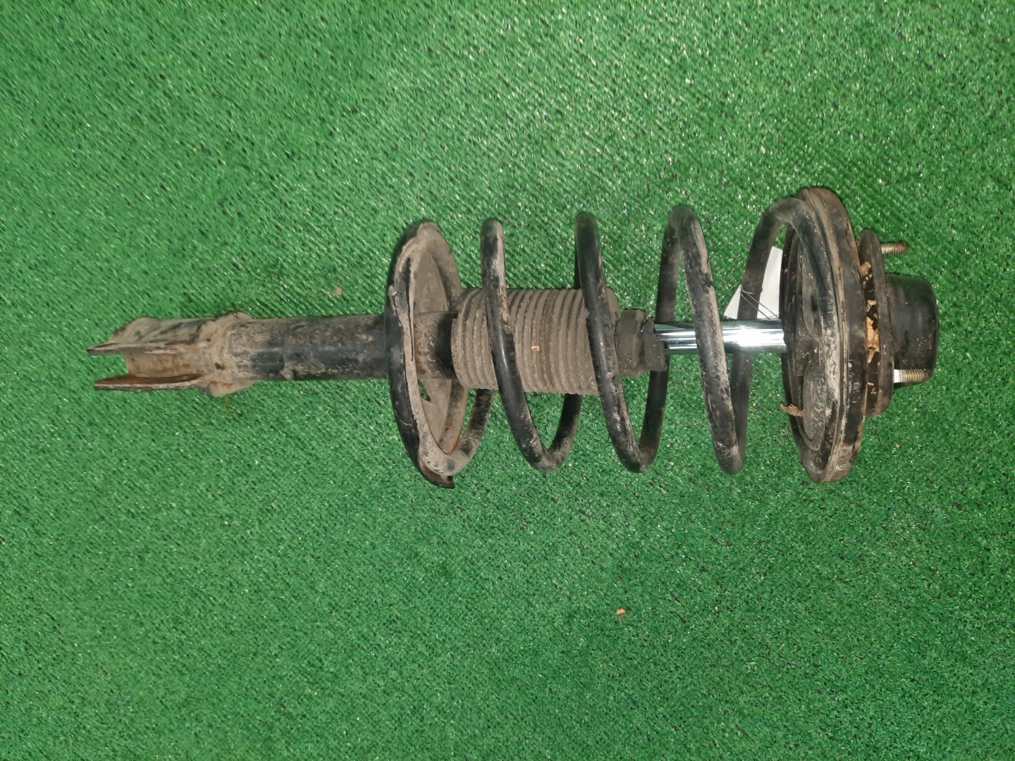 Стойка левая передняя MITSUBISHI PAJERO IO H61W, H62W, H71W, H72W, H76W, H66W, H67W, H77W 4G93, 4G94, 4G93T 1 ракурс